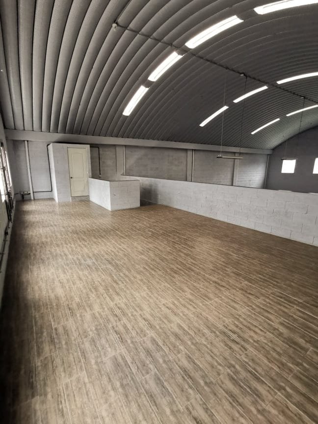 Ofibodega industrial en venta con area de almacenaje en Mixco