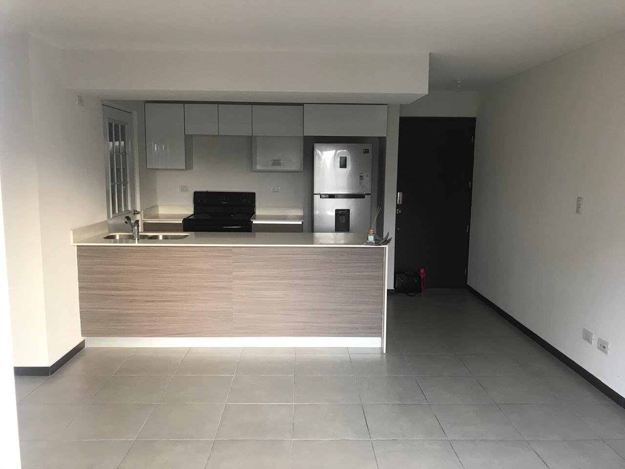 Apartamento con piscina en renta - 3 habitaciones en zona 11