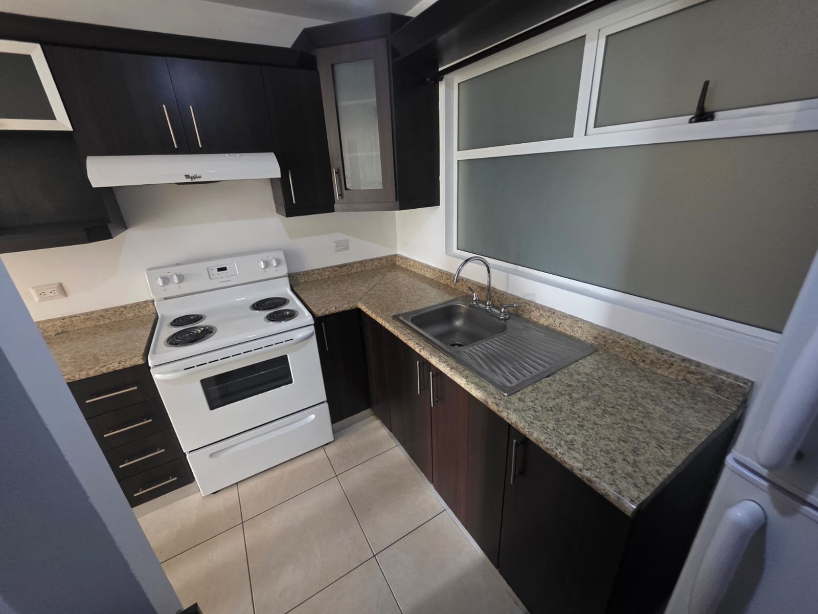 Apartamento en renta con balcon - 3 habitaciones en zona 11