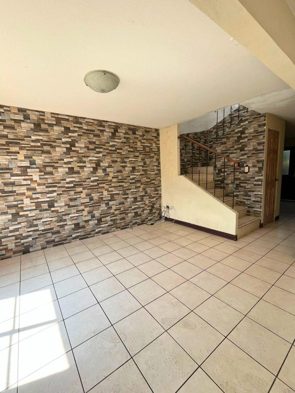 Casa en venta en Alameda de Villa Flores – 3 habitaciones - Image 3