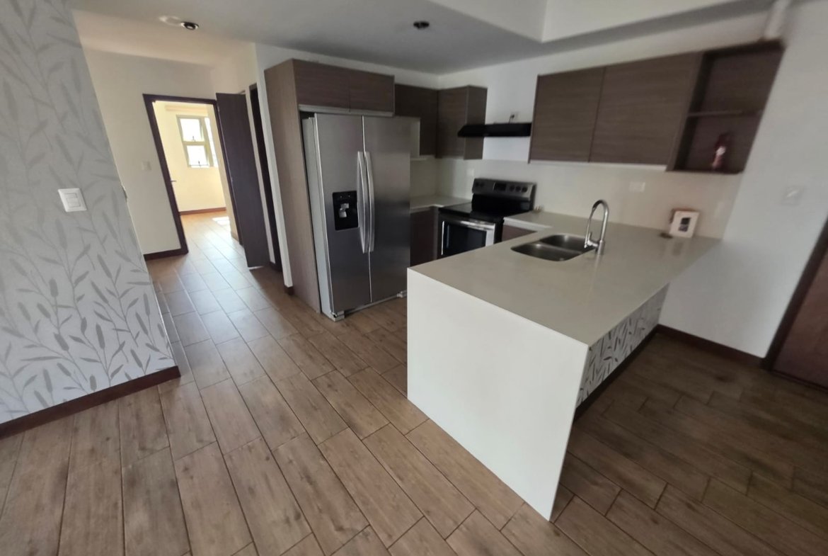 Renta de apartamento de 3 habitaciones en zona 10 -Nivel alto - Miniatura 2