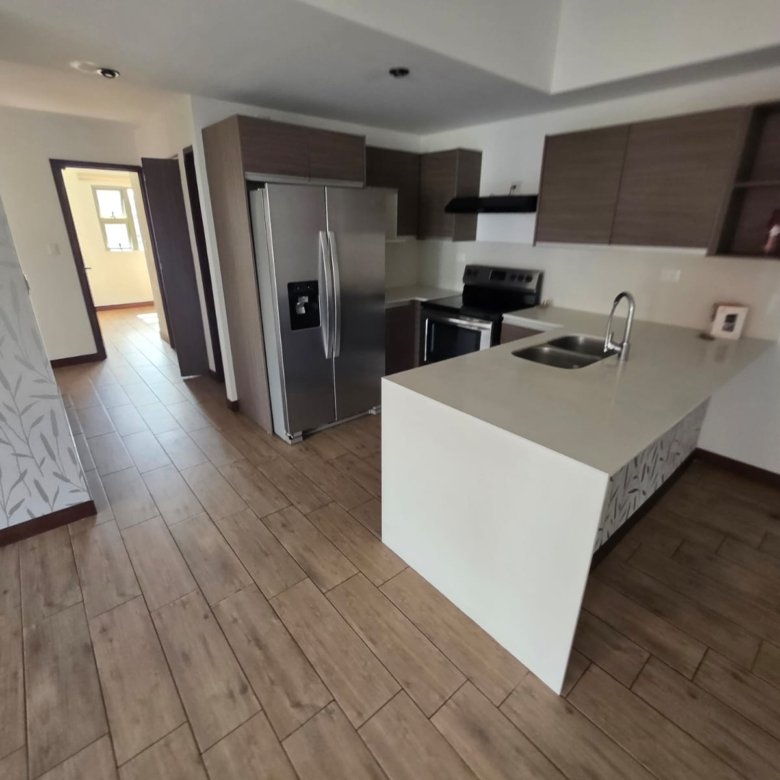 Renta de apartamento de 3 habitaciones en zona 10 -Nivel alto en Casalini