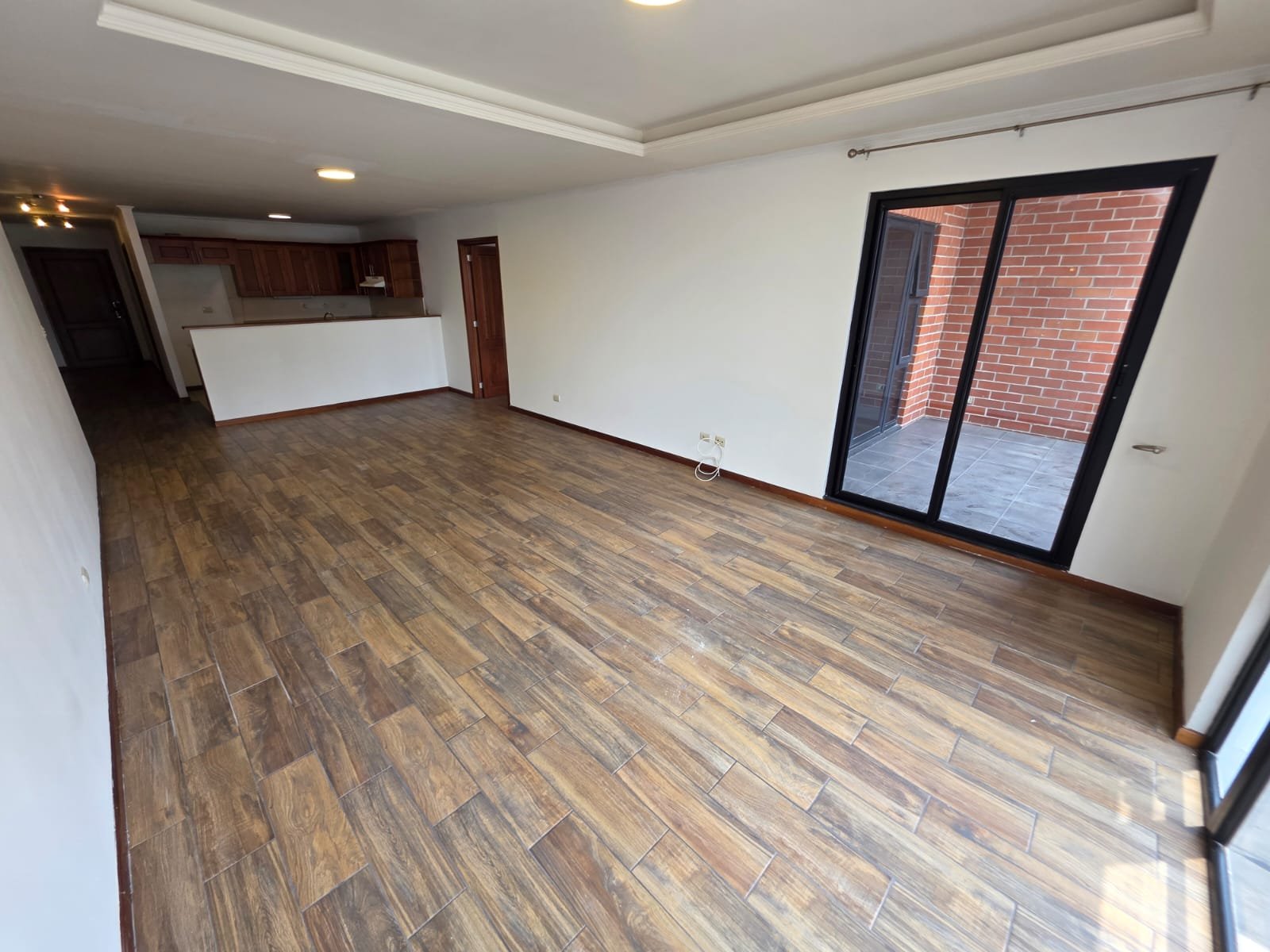 Renta de apartamento con balcón - 2 habitaciones en zona 10