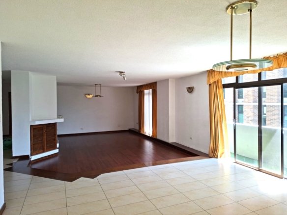 Venta de apartamento de 3 habitaciones en zona 15 VH 1 en Las Hadas