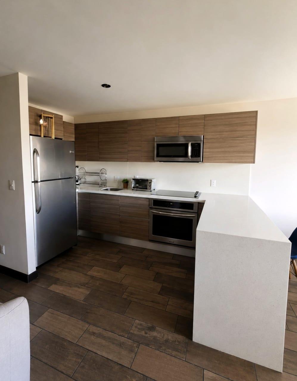 Renta de apartamento con balcon en zona 10 - 2 habitaciones