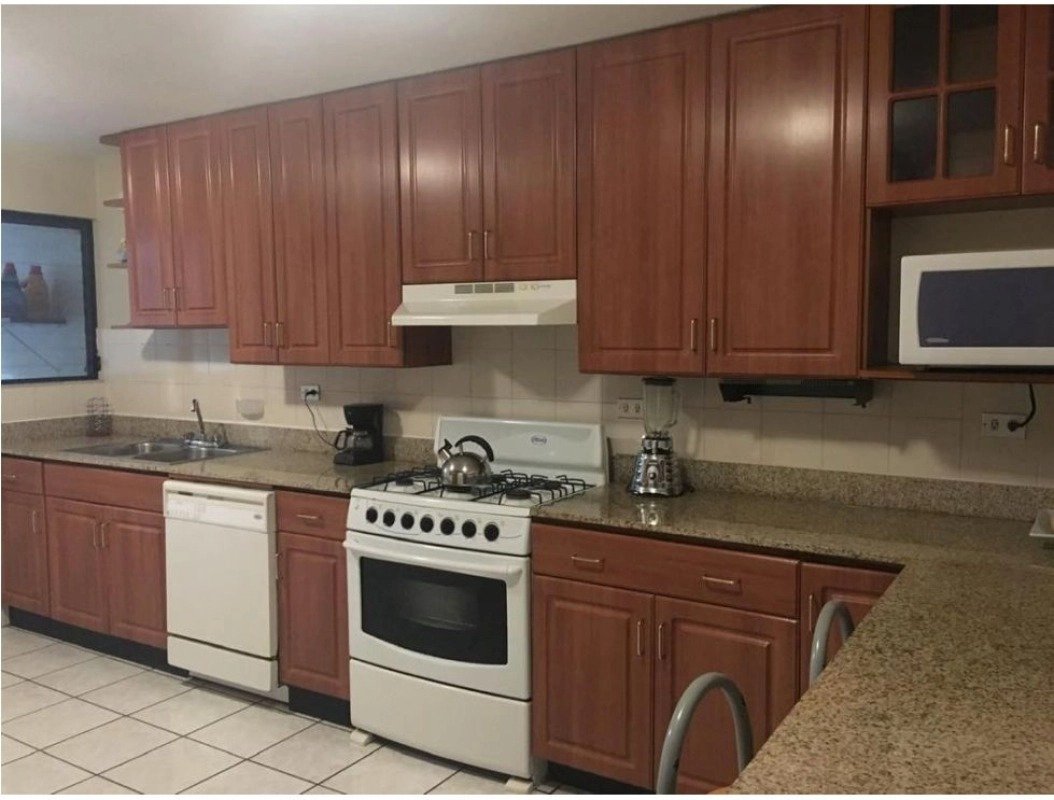 Casa de 2 niveles en venta - Km 16.5 Carretera a Olmeca