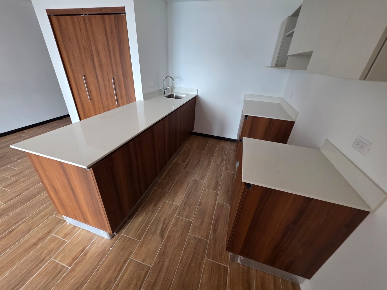 Renta de apartamento de 2 habitaciones y Piscina en zona 13