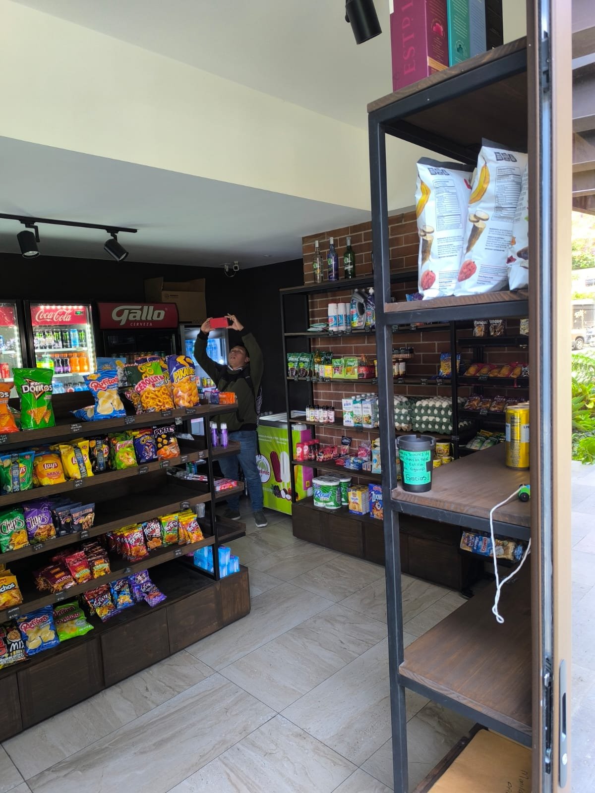 Local comercial en renta en 1er nivel - zona 15
