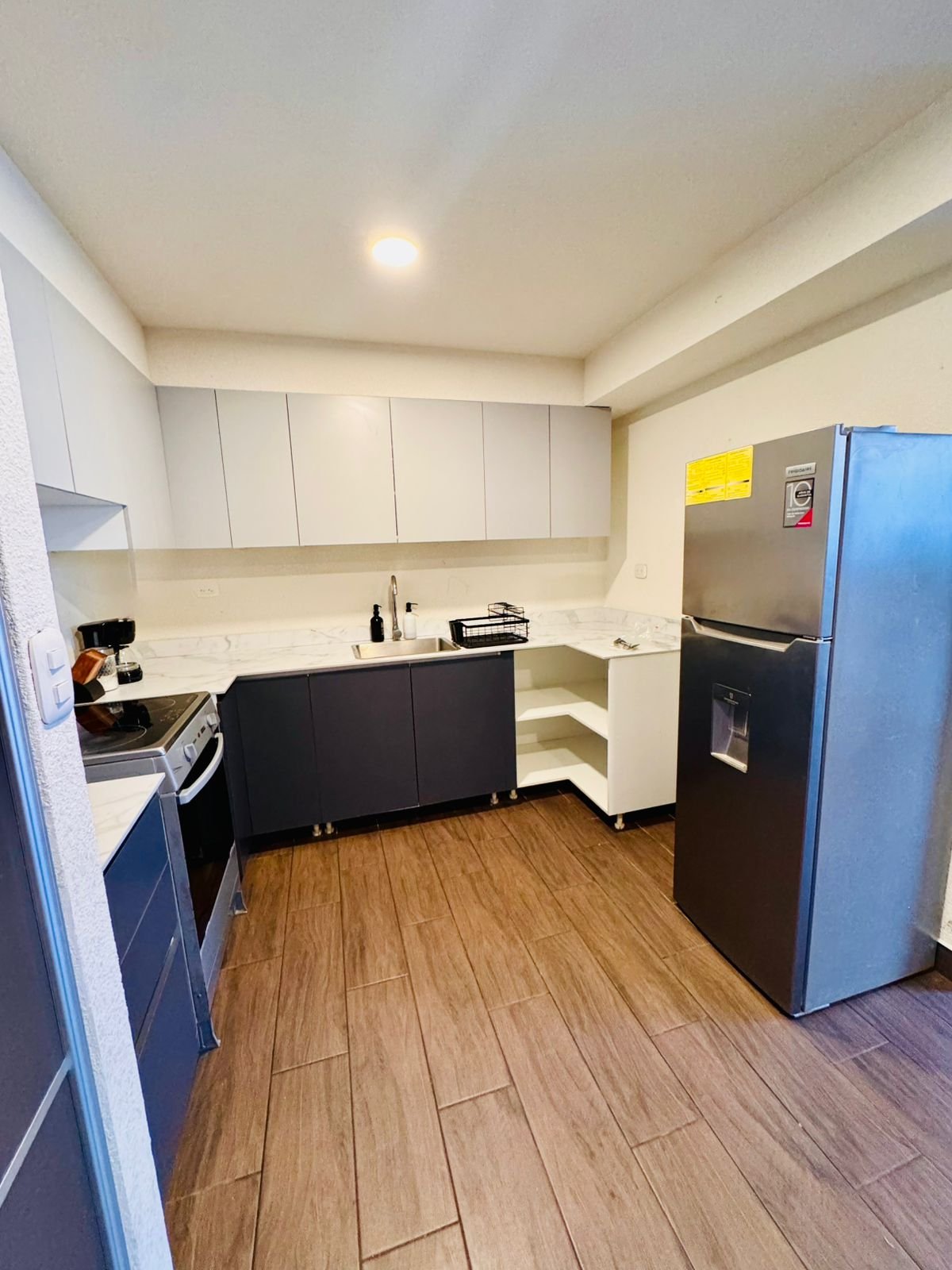 Apartamento en nivel alto -2 habitaciones en zona 10 de Mixco