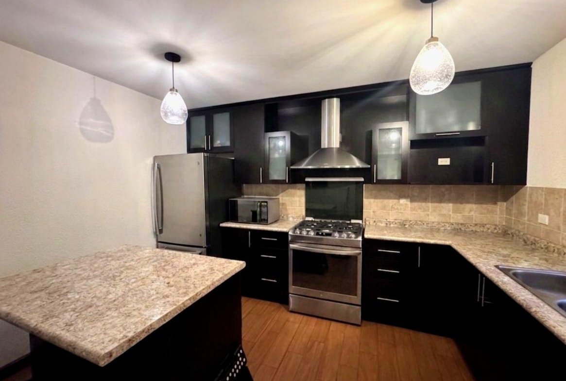 Venta de casa con jardin en KM 16.5 CAES – 3 habitaciones - Image 1