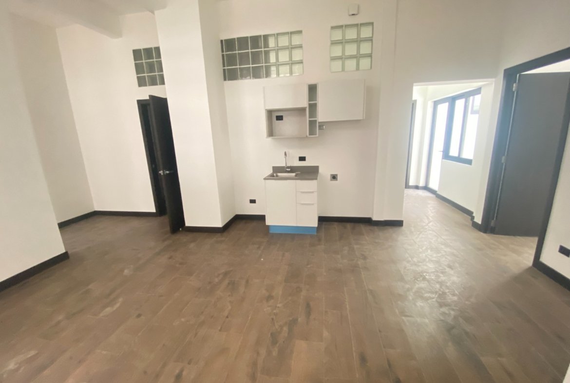 Apartamento en nivel bajo en renta en zona 1 – 3 habitaciones