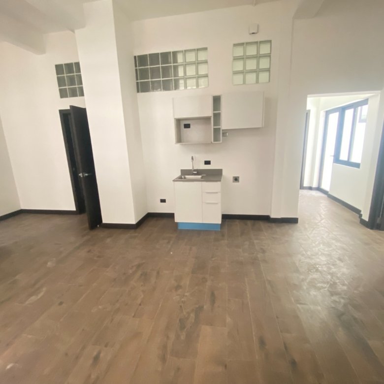 Apartamento en nivel bajo en renta en zona 1 - 3 habitaciones