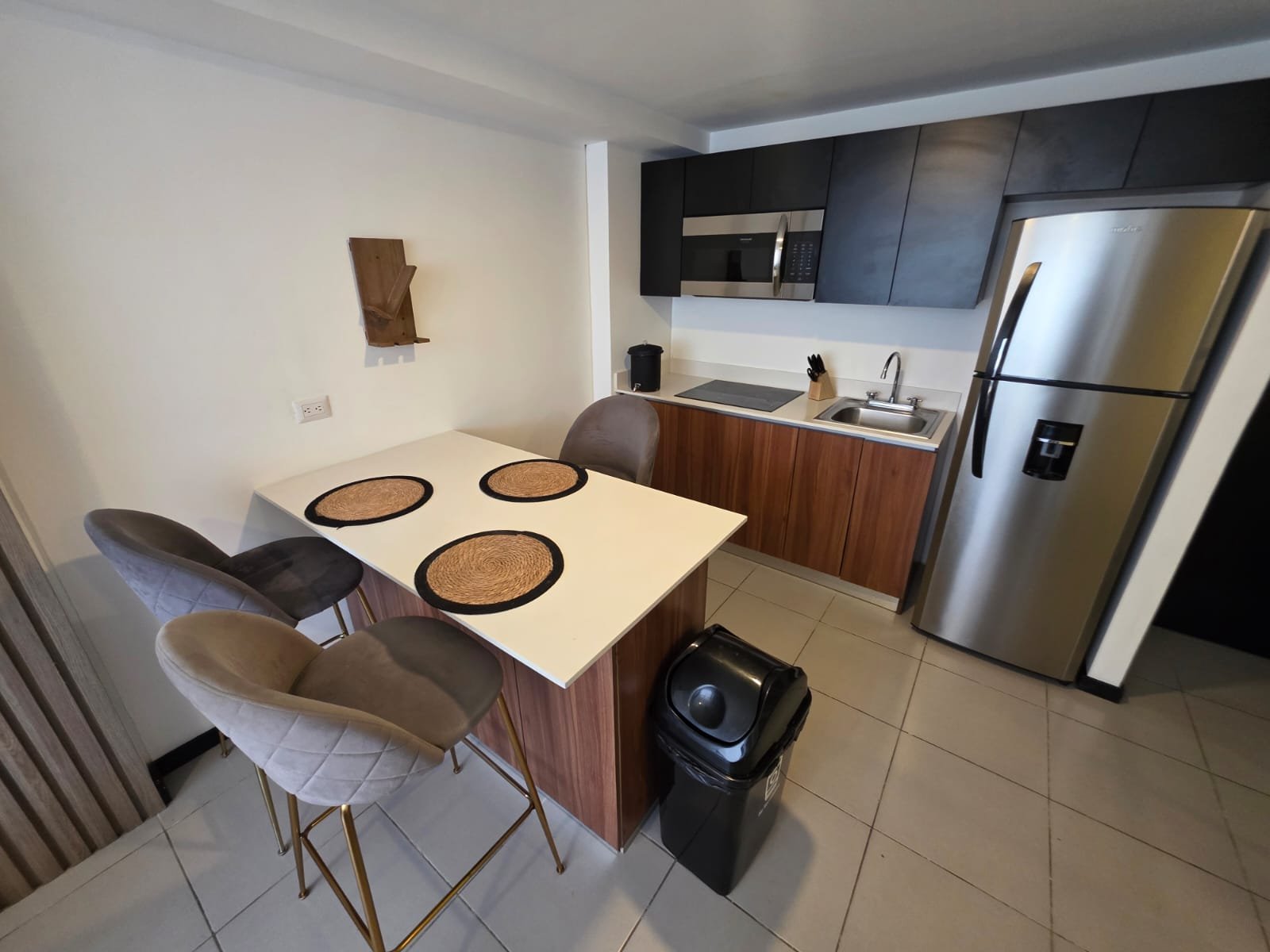 Apartamento amueblado en venta - 2 habitaciones en zona 14