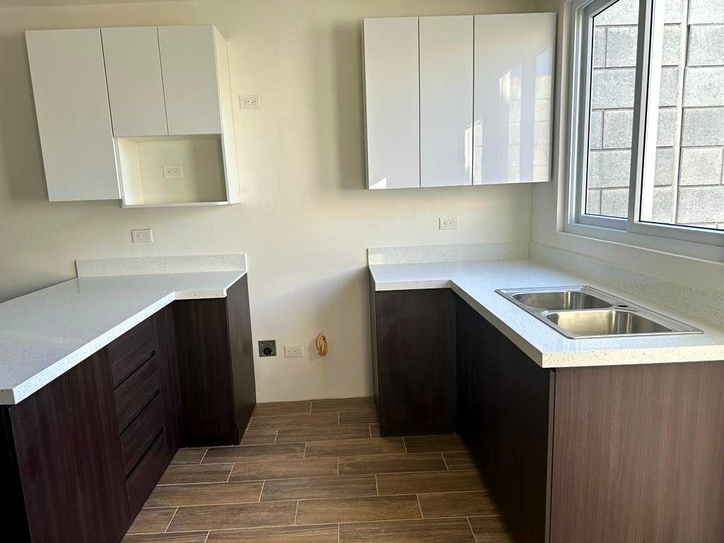 Townhouse en renta en Hacienda Real zona 16 - 2 habitaciones