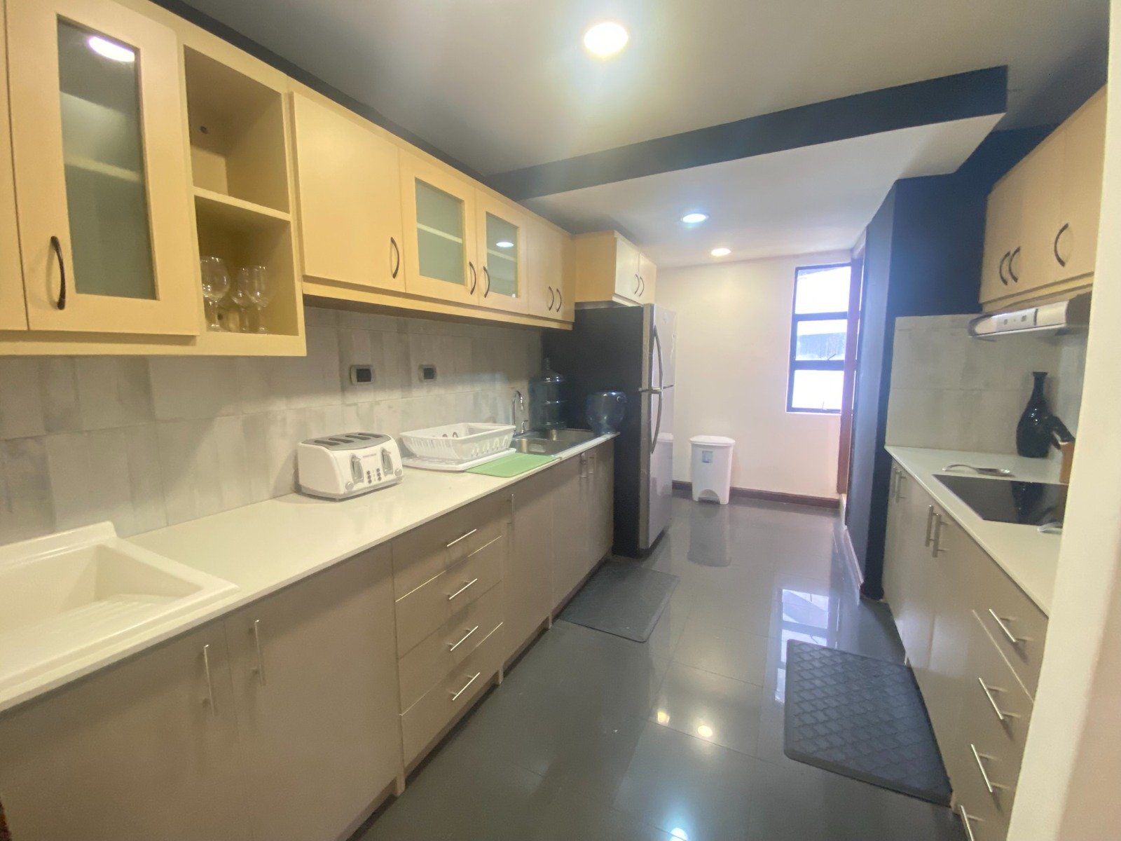 Apartamento amueblado en renta - 2 habitaciones en zona 14