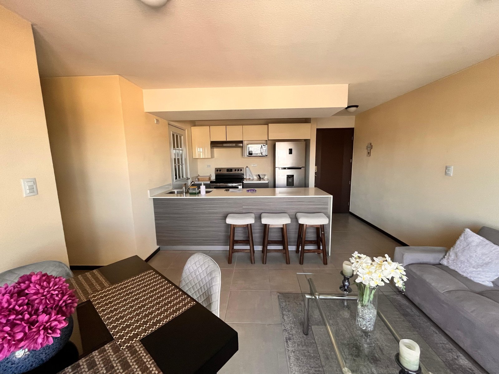 Apartamento amueblado en renta - 3 habitaciones en zona 11