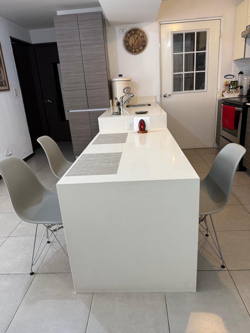 Renta de apartamento semiamueblado -2 habitaciones en zona 11