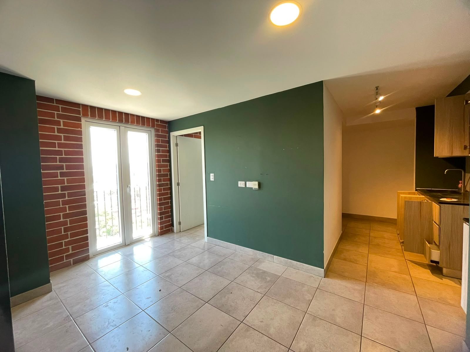 Apartamento en renta con gimnasio – 2 habitaciones en zona 2 – Baldone