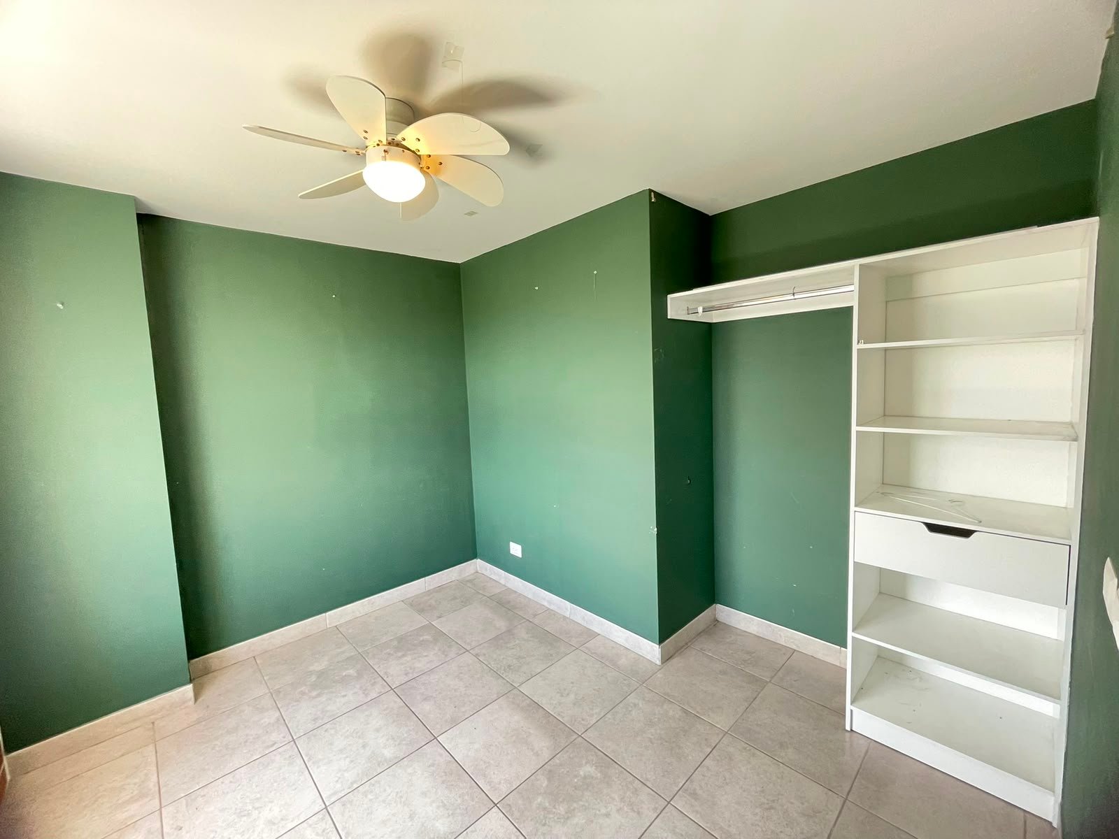 Apartamento en renta con gimnasio – 2 habitaciones en zona 2 – Baldone