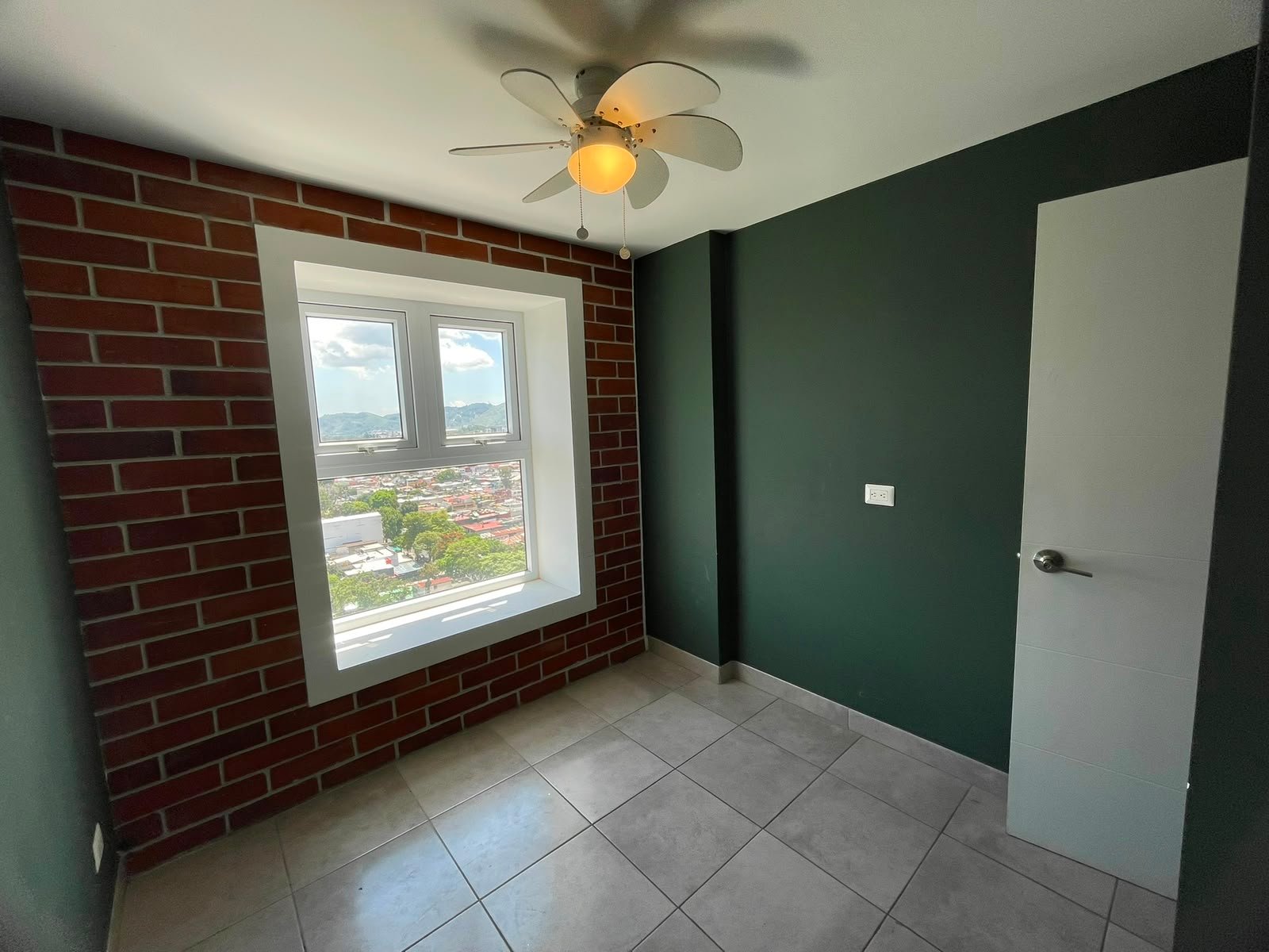 Apartamento en renta con gimnasio – 2 habitaciones en zona 2 – Baldone