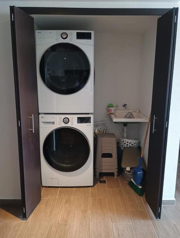 Apartamento en venta – 2 habitaciones en nivel medio zona 11 – Parque Mateo