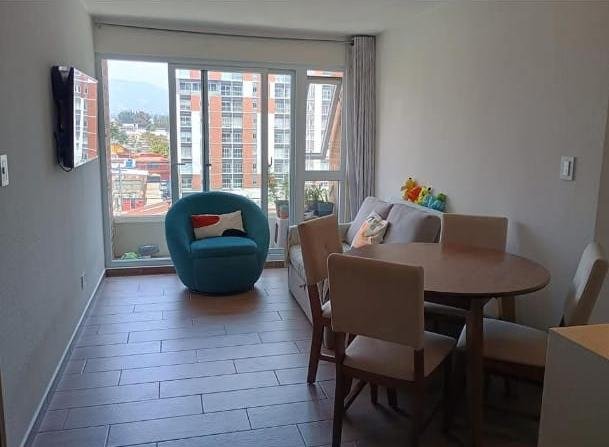 Apartamento en venta – 2 habitaciones en nivel medio zona 11 – Parque Mateo