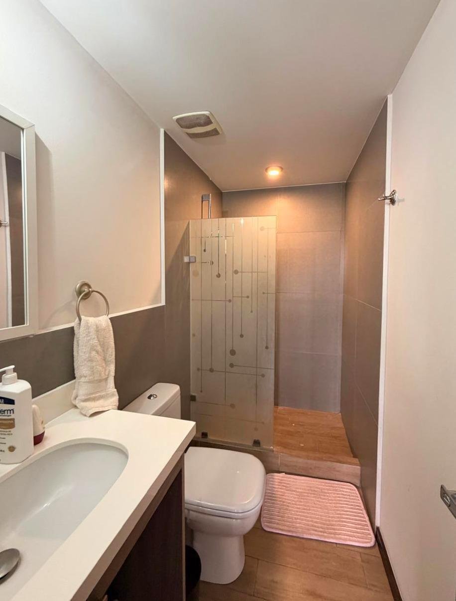 Renta de apartamento amueblado – 2 habitaciones en zona 13 – Casa Américas