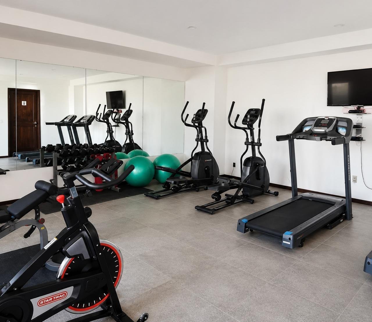 Renta de apartamento amueblado – 2 habitaciones en zona 13 – Casa Américas