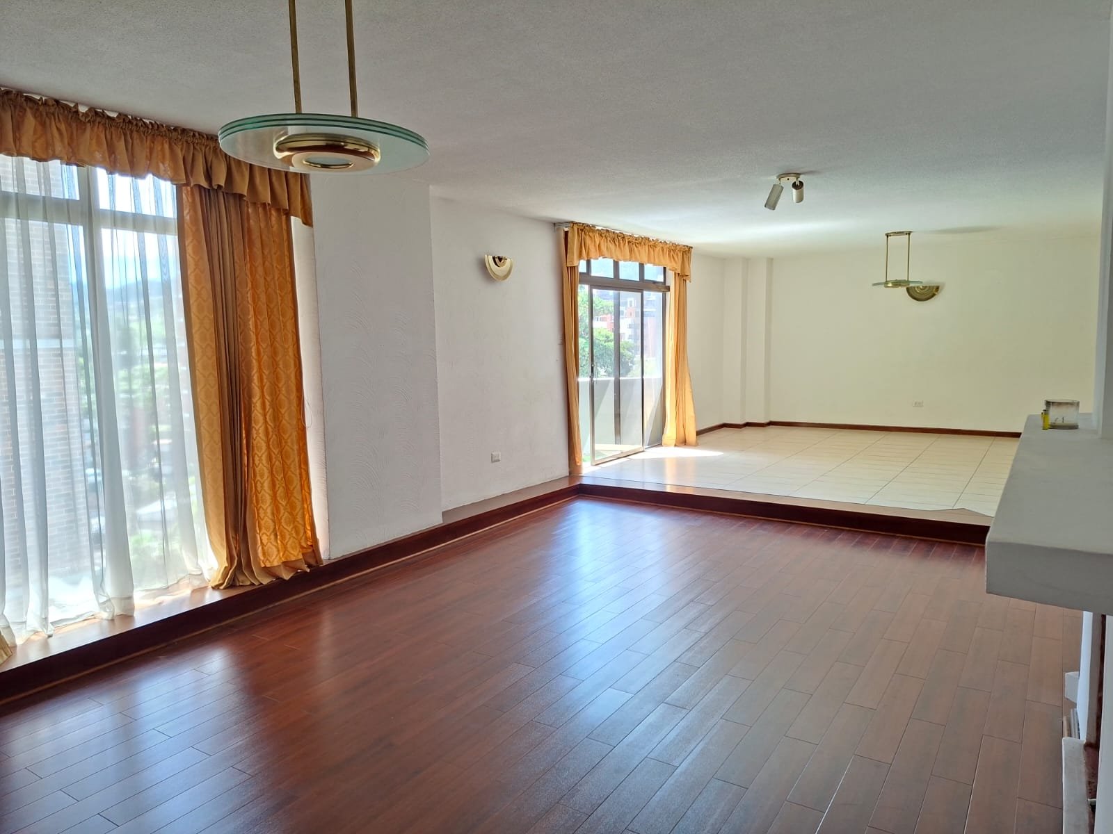 Venta de apartamento de 3 habitaciones en zona 15 VH 1 – Las Hadas