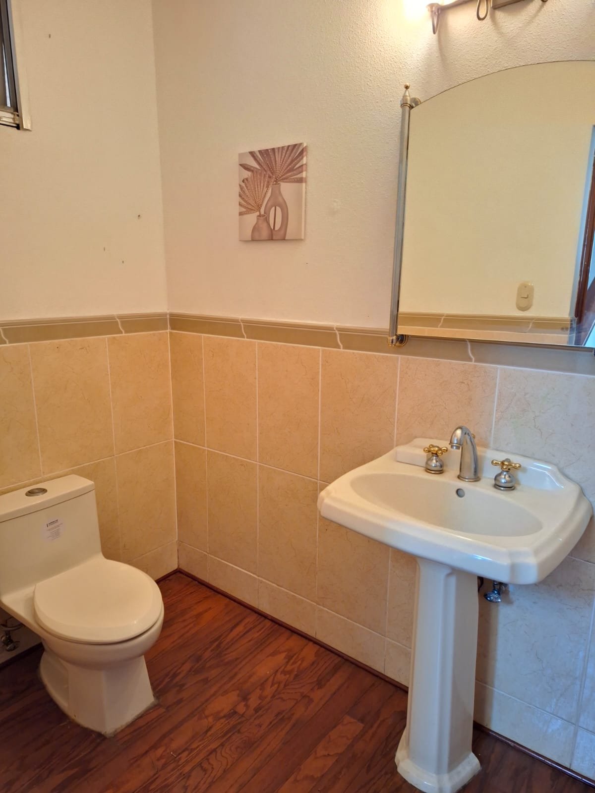 Casa con habitacion de servicio – dentro de garita zona 14