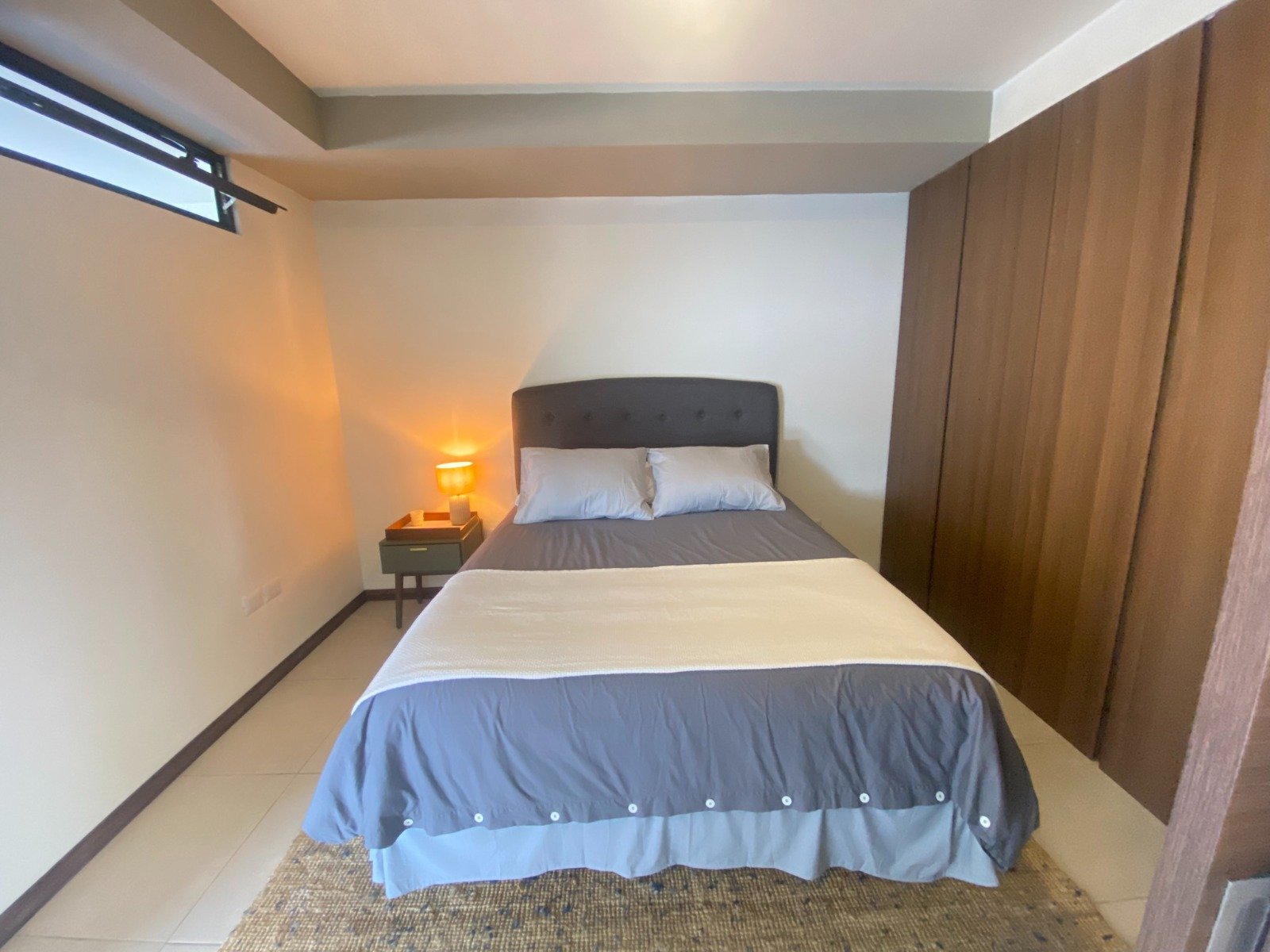 Renta de apartamento amueblado en zona 10 – 1 habitacion - Image 3