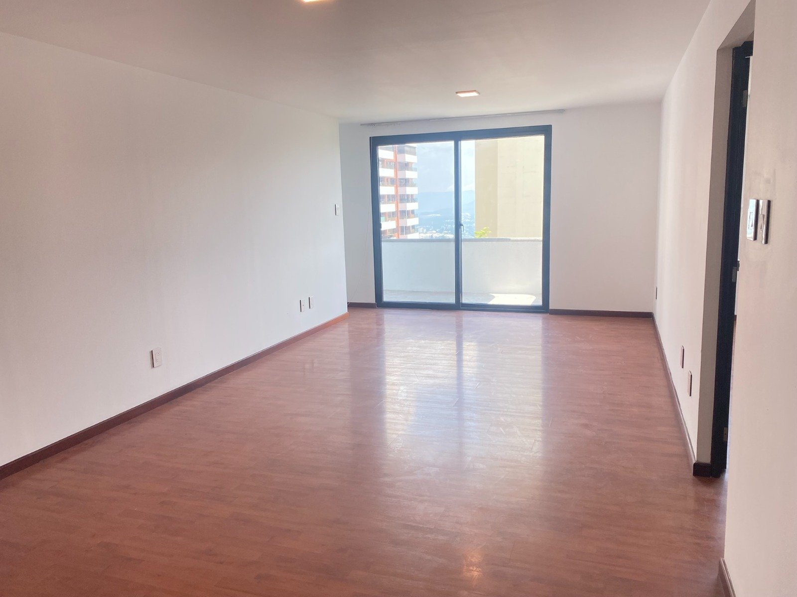 Apartamento en renta en zona 14 – nivel alto 2 habitaciones - Image 4