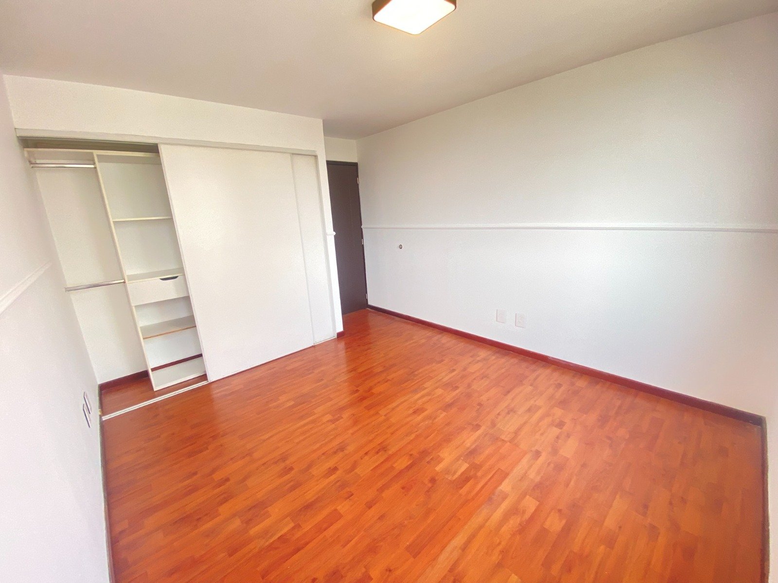 Apartamento en renta en zona 14 – nivel alto 2 habitaciones - Image 5