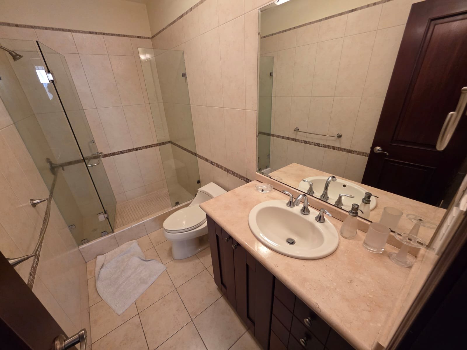Apartamento amueblado con terraza de 1 habitacion en zona 14 - Miniatura 7
