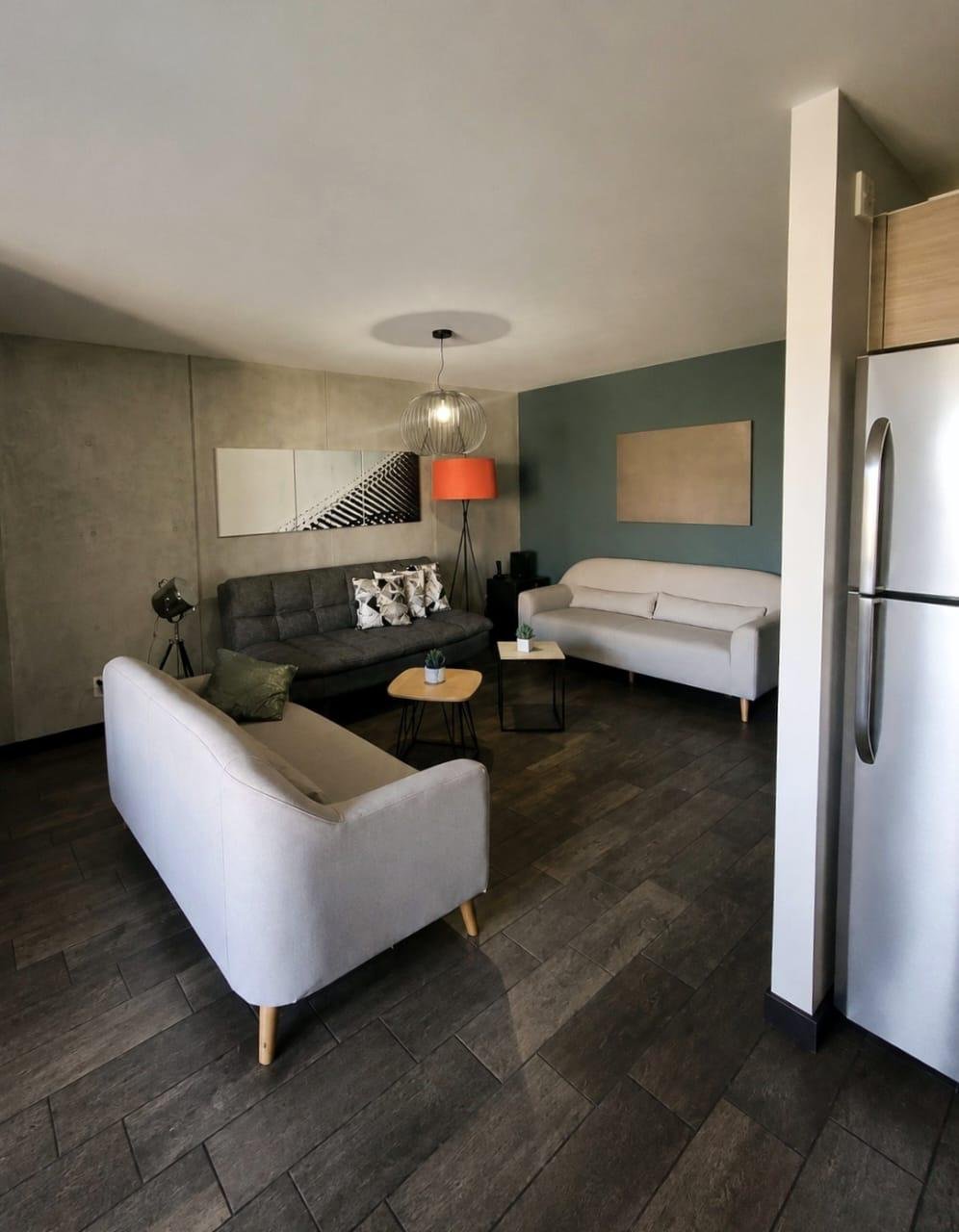 Renta de apartamento con balcon en zona 10 – 2 habitaciones - Miniatura 2