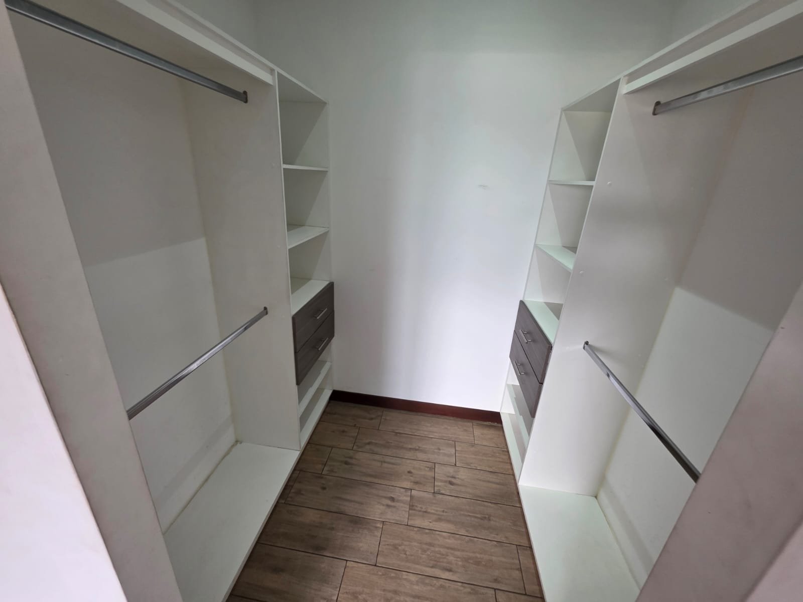 Renta de apartamento de 3 habitaciones en zona 10 -Nivel alto - Miniatura 12