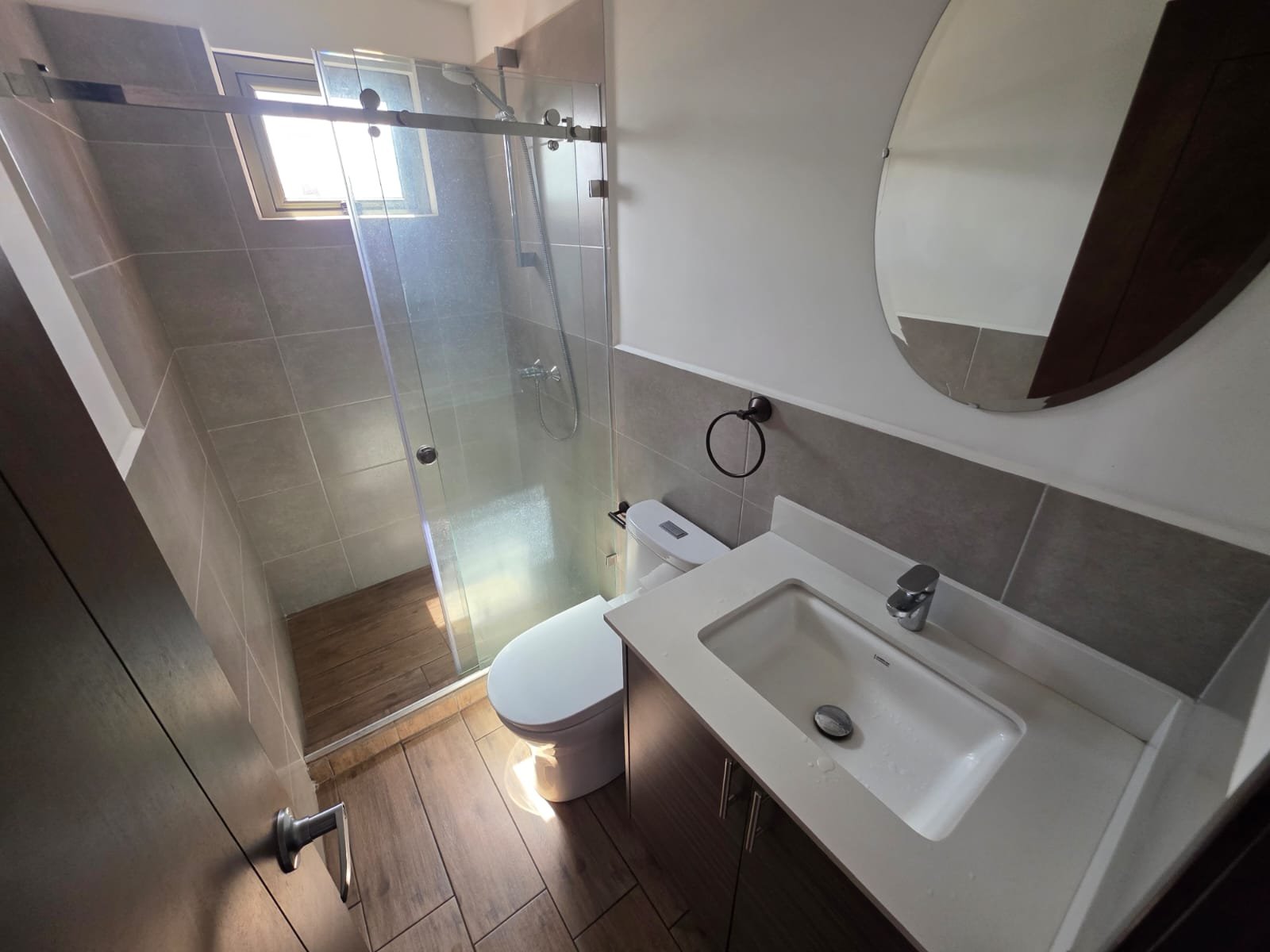 Renta de apartamento de 3 habitaciones en zona 10 -Nivel alto - Miniatura 14