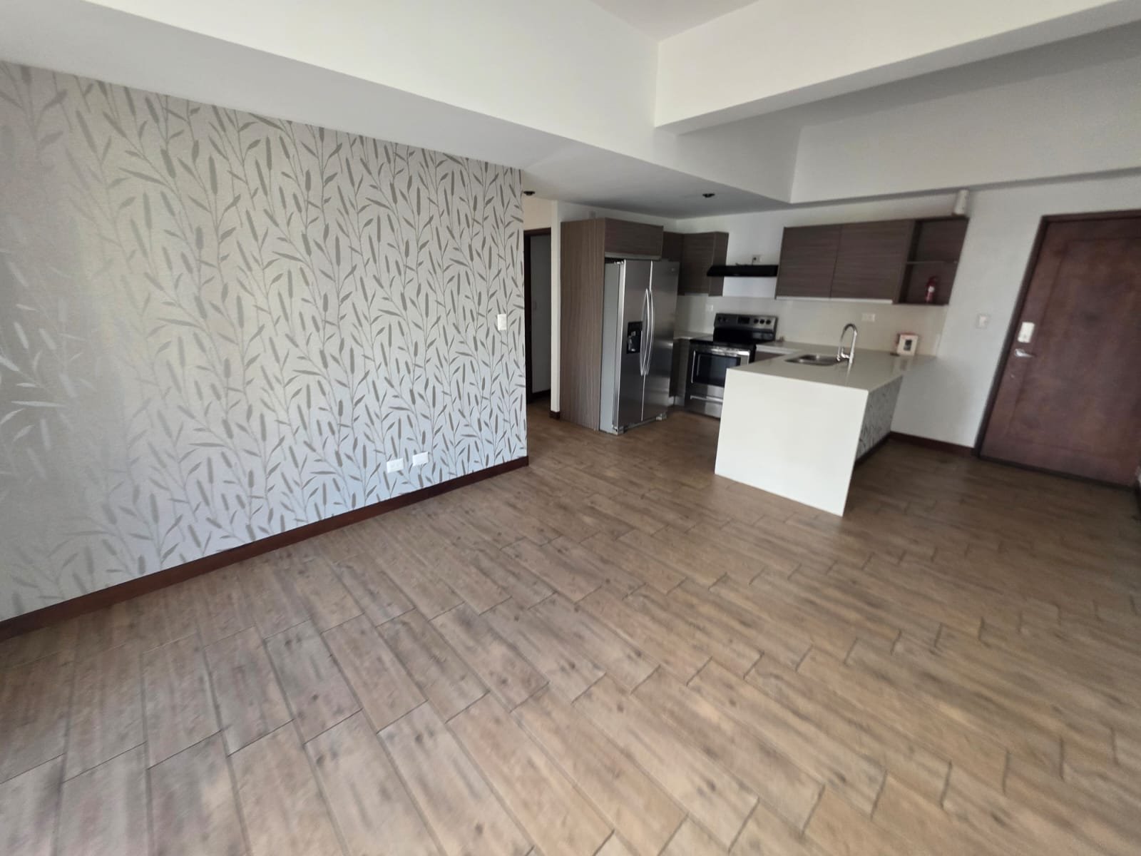 Renta de apartamento de 3 habitaciones en zona 10 -Nivel alto - Miniatura 4