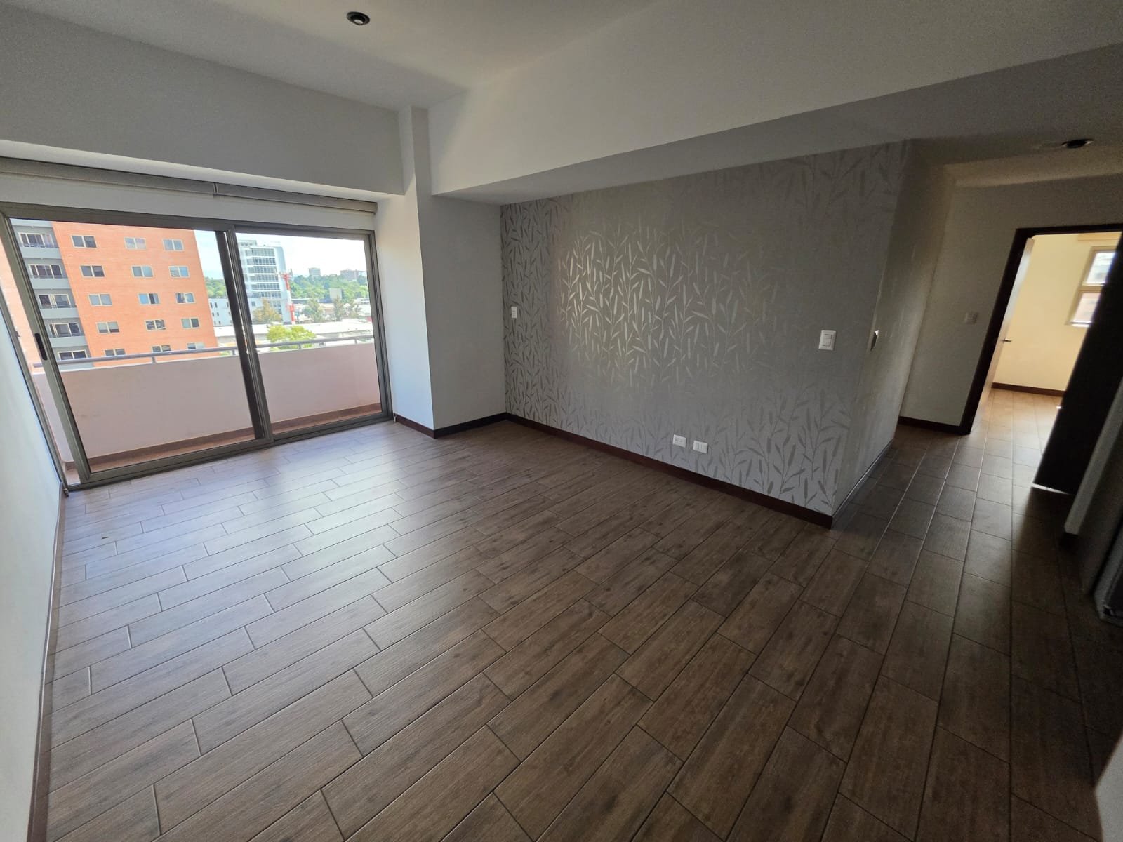 Renta de apartamento de 3 habitaciones en zona 10 -Nivel alto - Miniatura 6