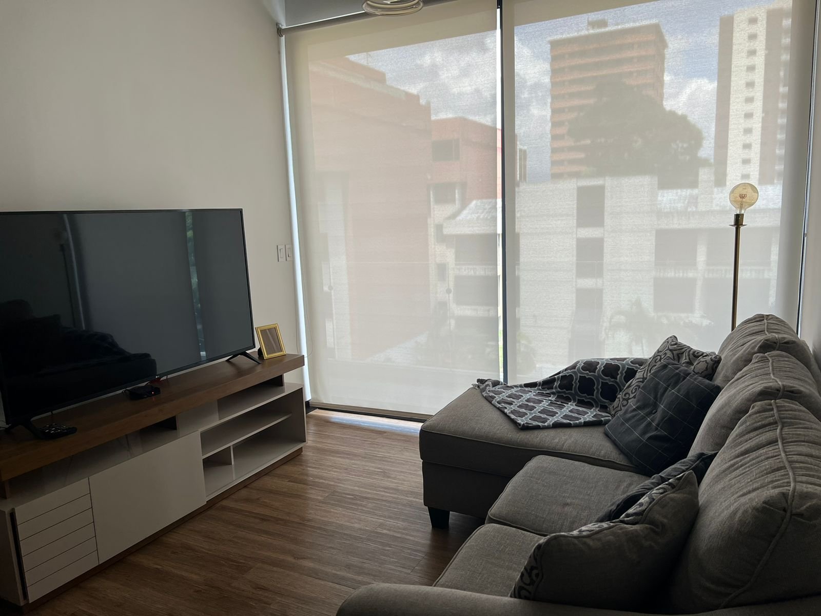 Renta de apartamento amueblado en zona 14 – 2 habitaciones – Unio
