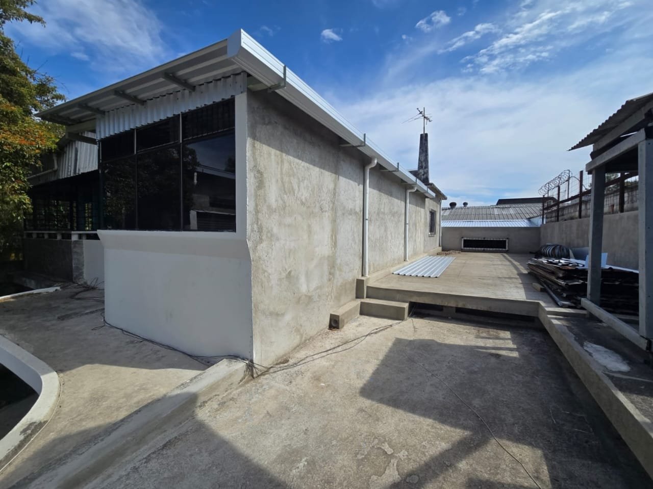Renta de ofibodega de 900 metros en zona 9