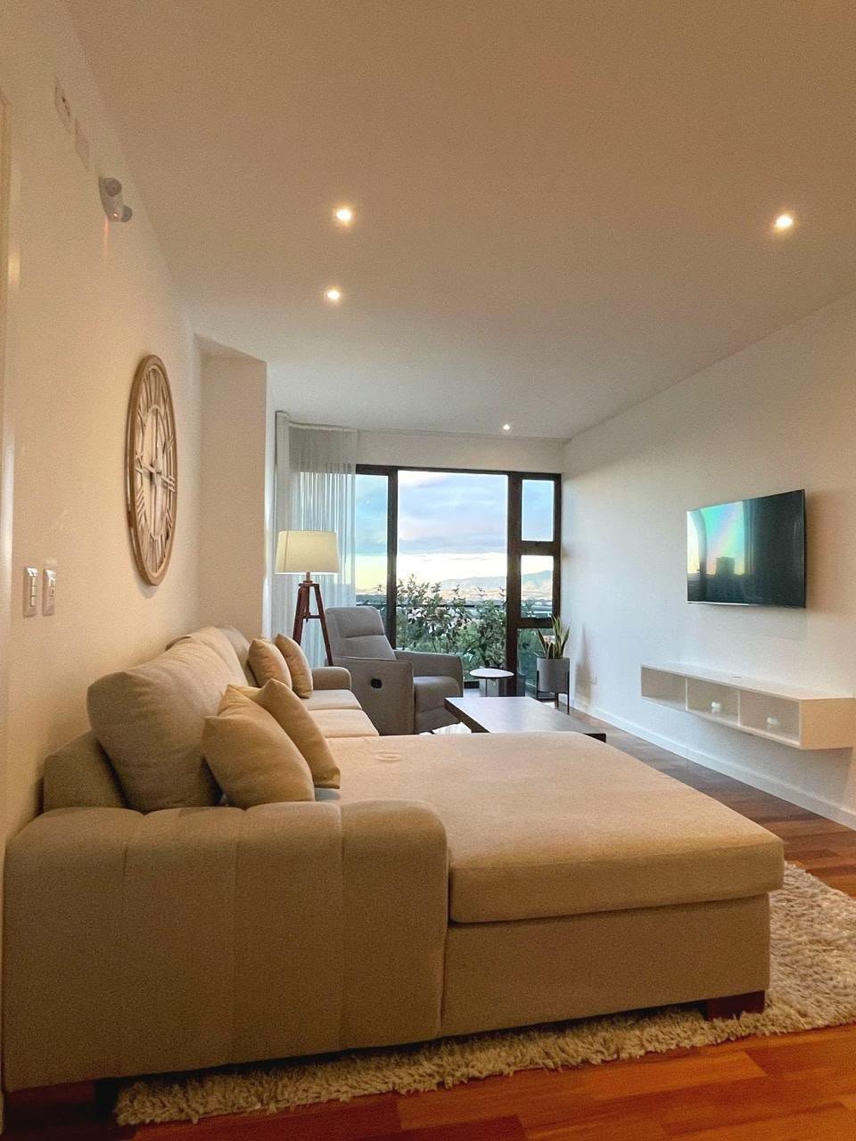 Apartamento amueblado en Lucca zona 10 – 3 habitaciones