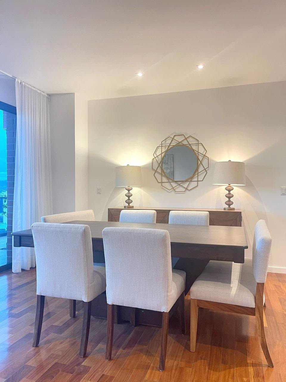 Apartamento amueblado en Lucca zona 10 – 3 habitaciones
