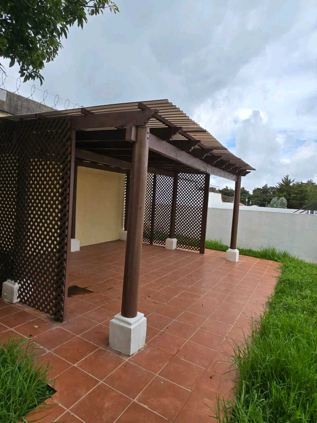 CASA CON JARDÍN EN CARRETERA SALVADOR KM.16.5