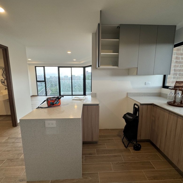 Vendo Apartamento 3 habitaciones en edificio Parque 14