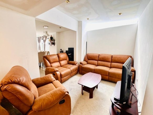 Se vende casa de 3 niveles Alika Club Residencial Km 18.5