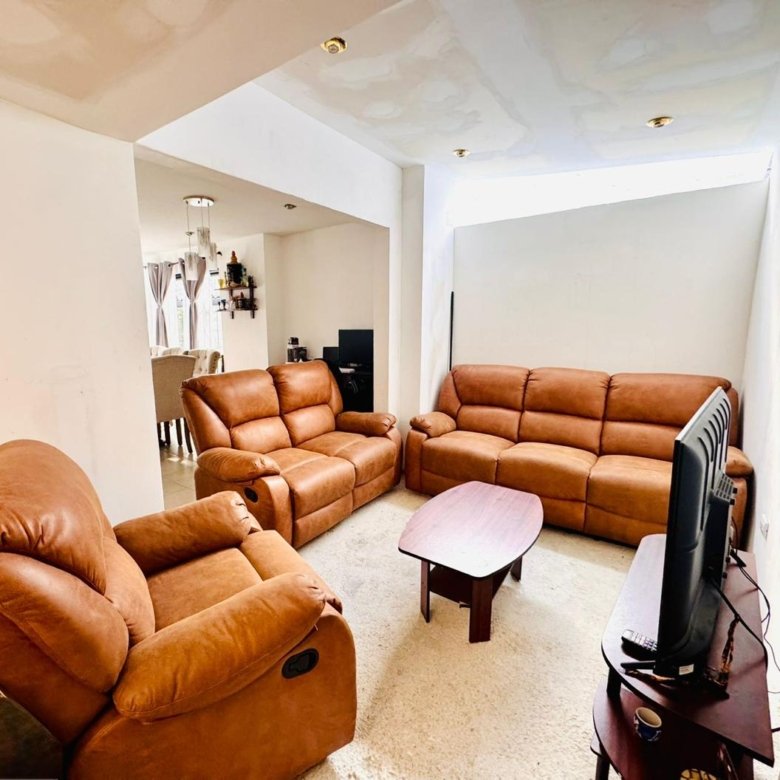 Se vende casa de 3 niveles Alika Club Residencial Km 18.5