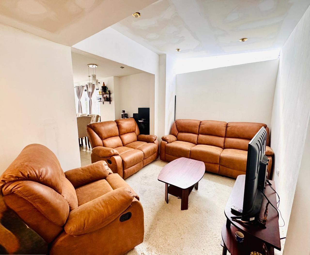 Se vende casa de 3 niveles Alika Club Residencial Km 18.5