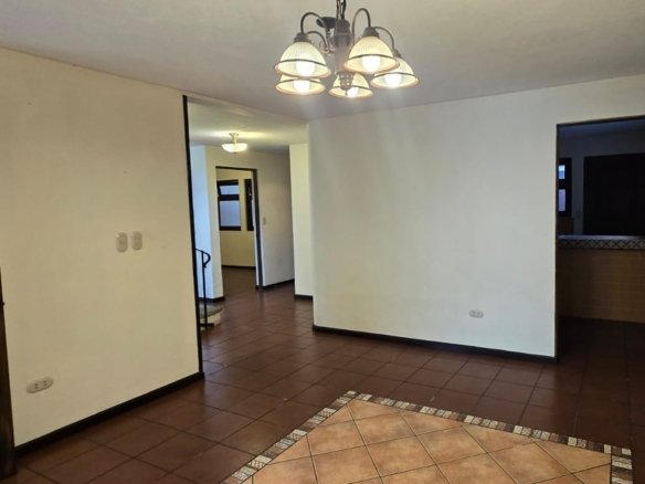 Casa en renta dentro de condominio tipo colonial - Km 18.5