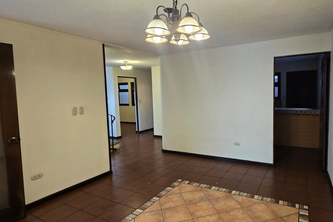 Casa en renta dentro de condominio tipo colonial - Km 18.5